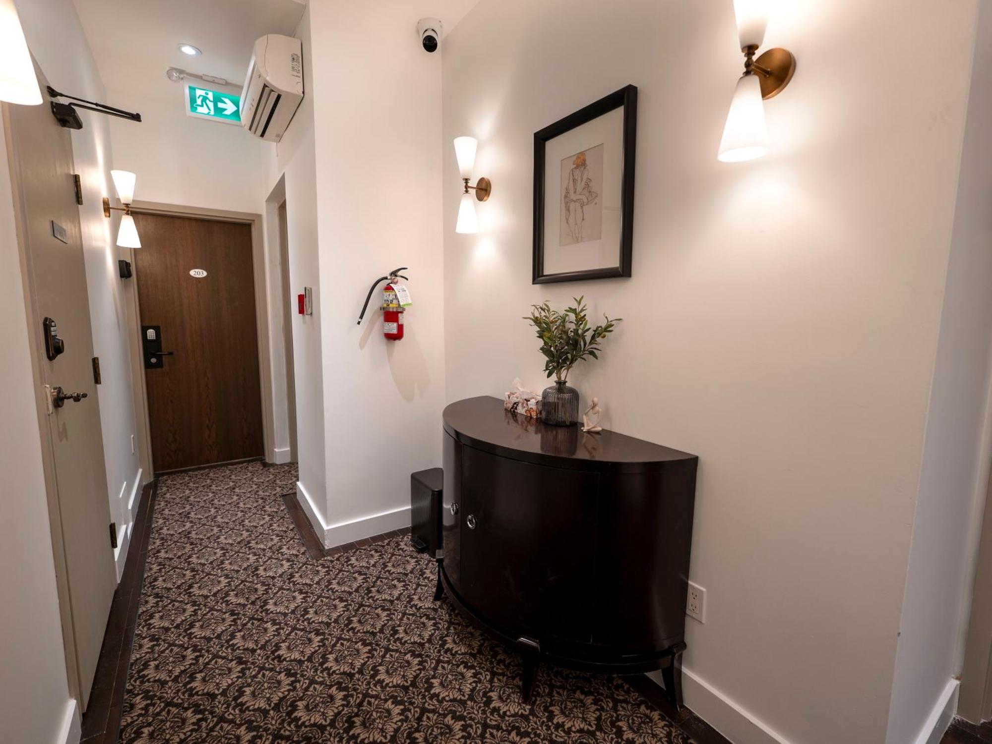 Self Check-In Boutique Hotel - Quartier Latin - Room 201 Монреал Екстериор снимка
