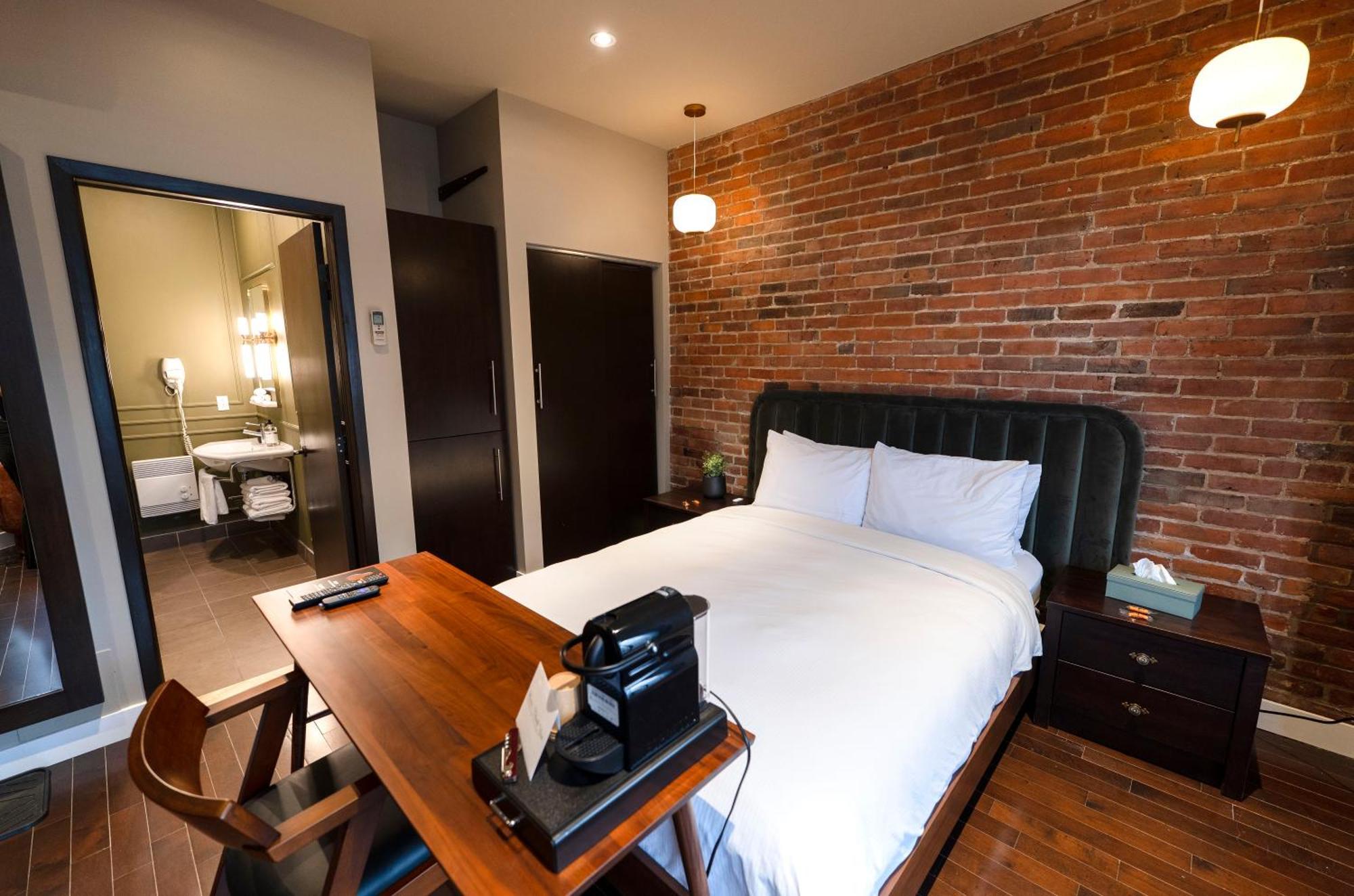 Self Check-In Boutique Hotel - Quartier Latin - Room 201 Монреал Екстериор снимка