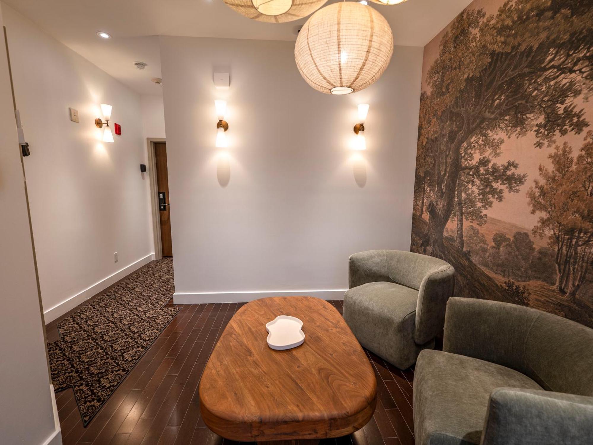 Self Check-In Boutique Hotel - Quartier Latin - Room 201 Монреал Екстериор снимка