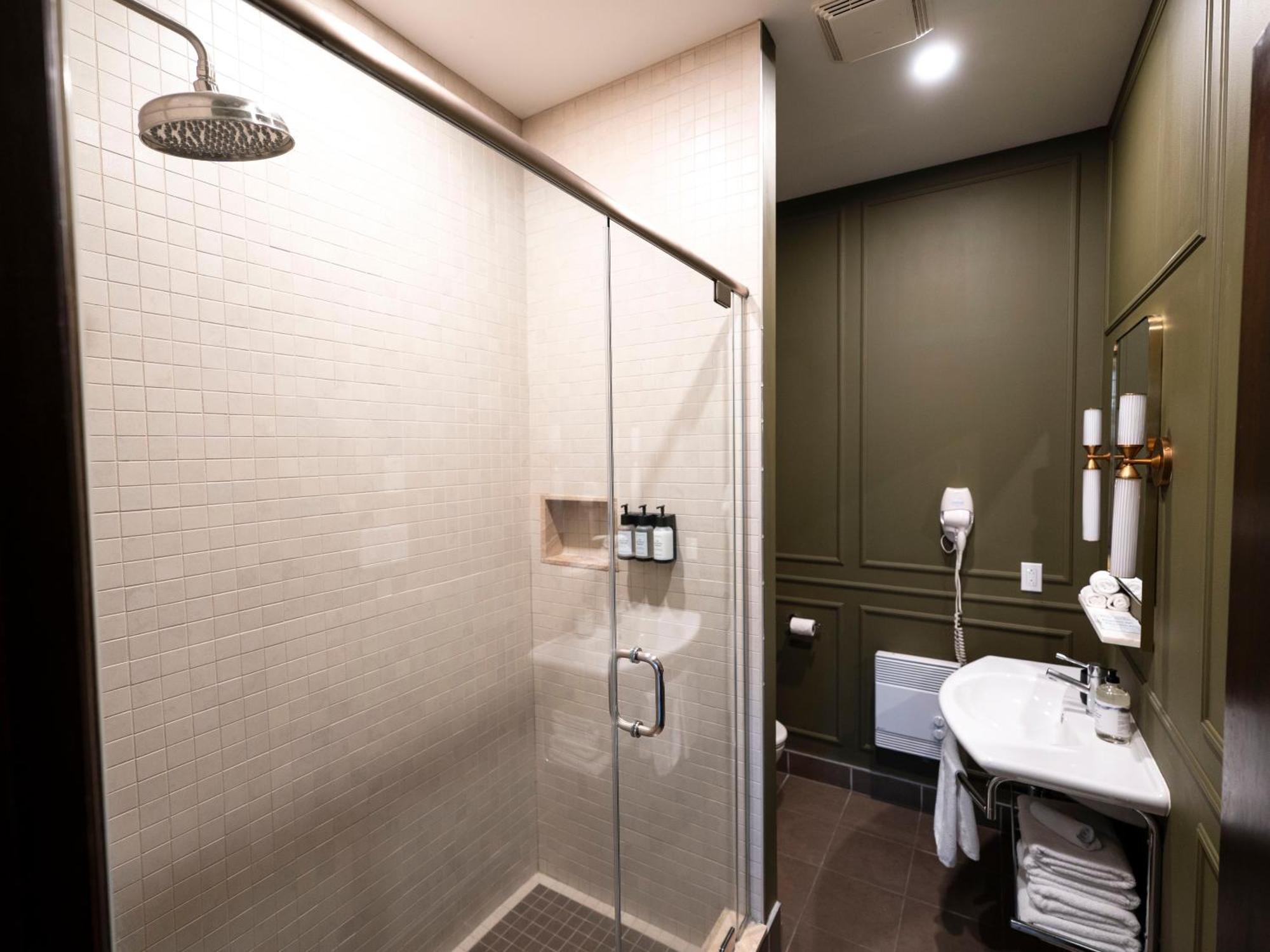 Self Check-In Boutique Hotel - Quartier Latin - Room 201 Монреал Екстериор снимка