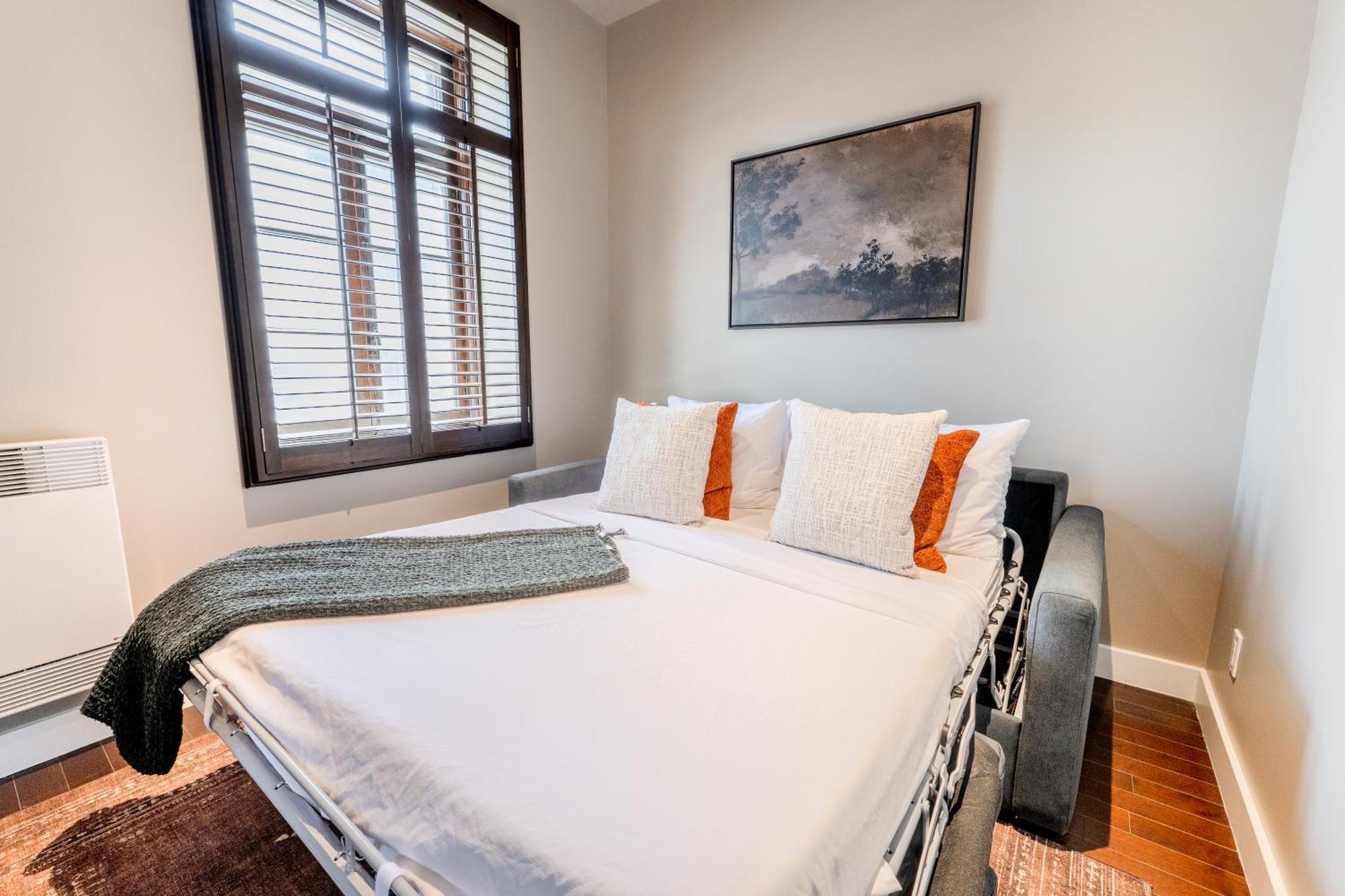 Self Check-In Boutique Hotel - Quartier Latin - Room 201 Монреал Екстериор снимка