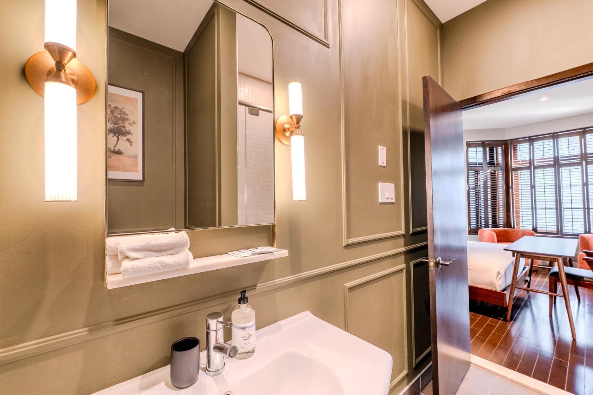 Self Check-In Boutique Hotel - Quartier Latin - Room 201 Монреал Екстериор снимка